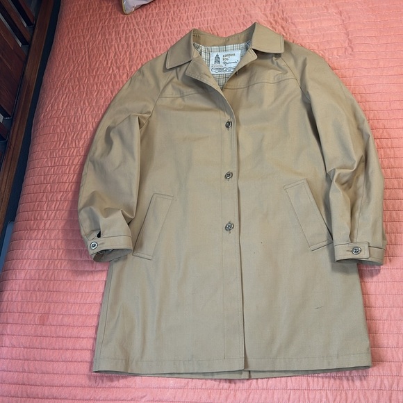 Vintage London Fog Tan Short Trench Coat size 6 - Picture 15 of 16